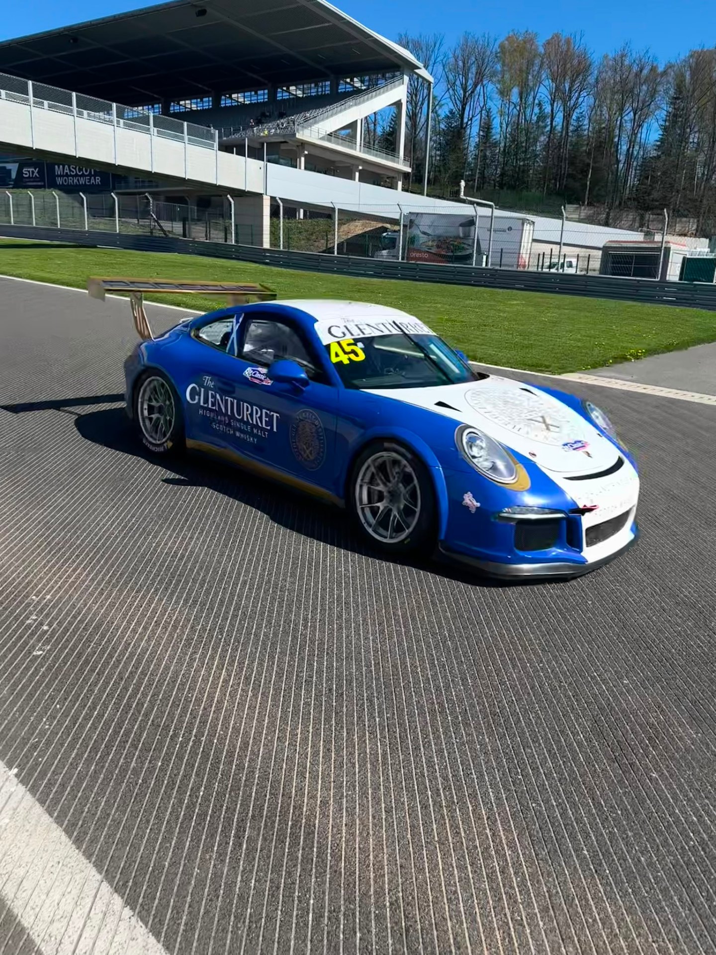 Glenturret-liveried Porsche 911 GT3 Cup on the pit lane at the Nürburgring
